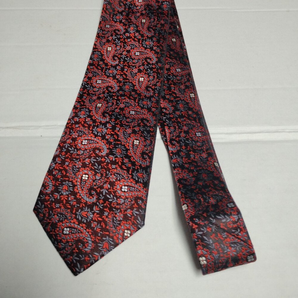 ❤️NWOT TRUE FORUM ~ 100% Silk Tie ~ Paisley Red Black Gray ~ Hand Made